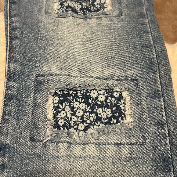 Girls Cat & Jack Skinny Stretch Jeans - Picture 2 of 5